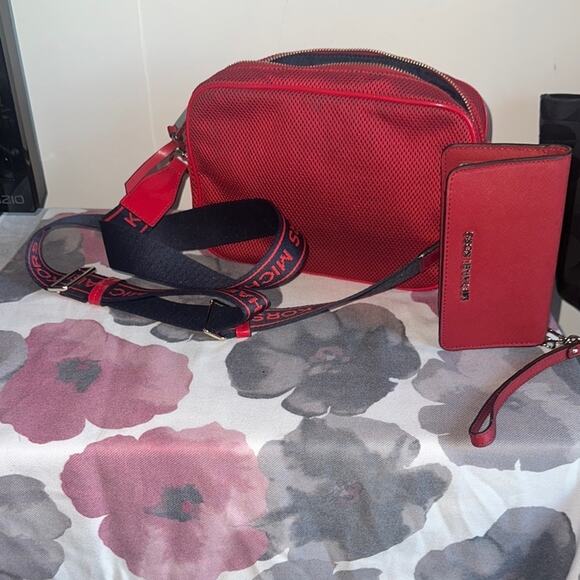 Michael Kors Red Crossbody Bag with Wallet - Picture 5 of 6
